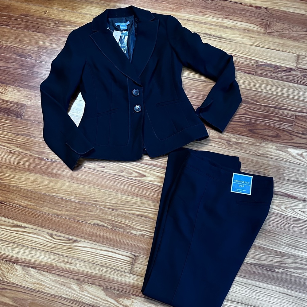 Ann Taylor Petite Women's Black (Suit) Blazer and Pants Set